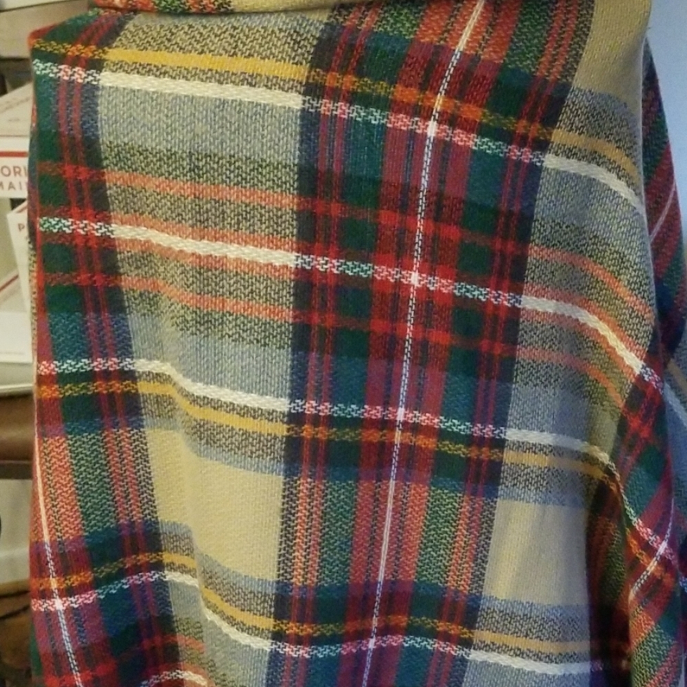 Large plaid shawl/scarf wrap - Picture 6 of 8